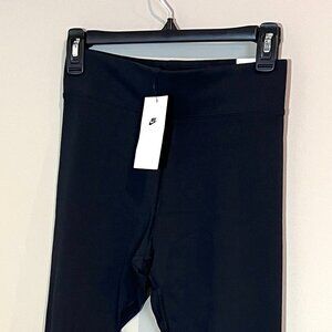 Nike Sportswear Essential Leggings Tight Fit Reg Length Size S Women Black New